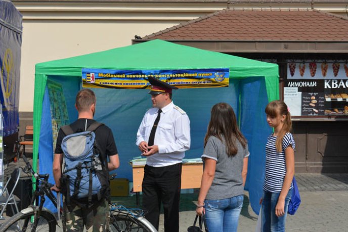 У День Прапора ужгородські рятувальники розповіли про свою професію – 01