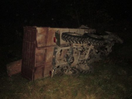 На Закарпатті перекинувся лісовоз "ЗІЛ": двоє людей загинули – 02