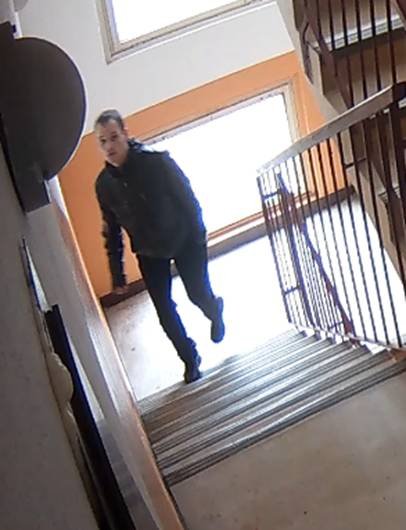 В Ужгороді шукають зловмисника, який вкрав сережки у школярки – 03 В Ужгороді шукають зловмисника, який вкрав сережки у школярки – 03