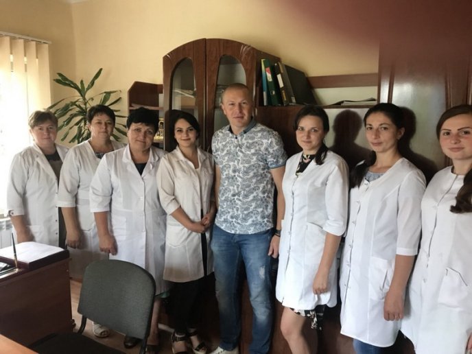 Медиків Тячівщини та Рахівщини привітали від імені народного депутата Василя Петьовки – 02