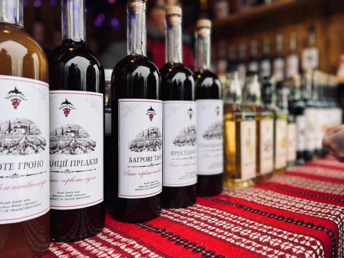 У Мукачеві урочисто відкрили фестиваль «Червене вино 2022» – 06