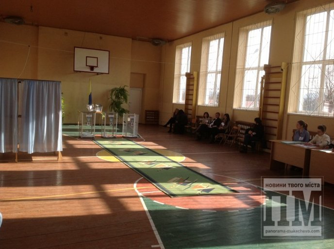 Мукачівці поки що не активно голосують на виборах (ФОТО) – 03