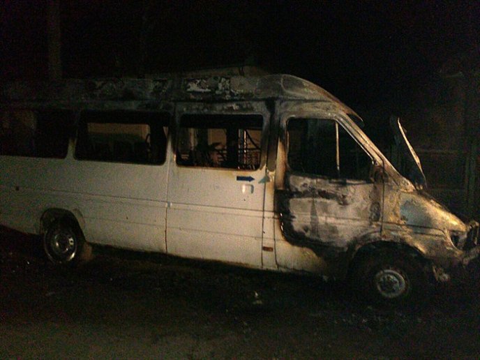 Вночі у Сваляві горіла маршрутка – 01 Вночі у Сваляві горіла маршрутка – 01