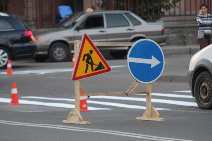 У Мукачеві оновлюють дорожню розмітку вулиць – 05