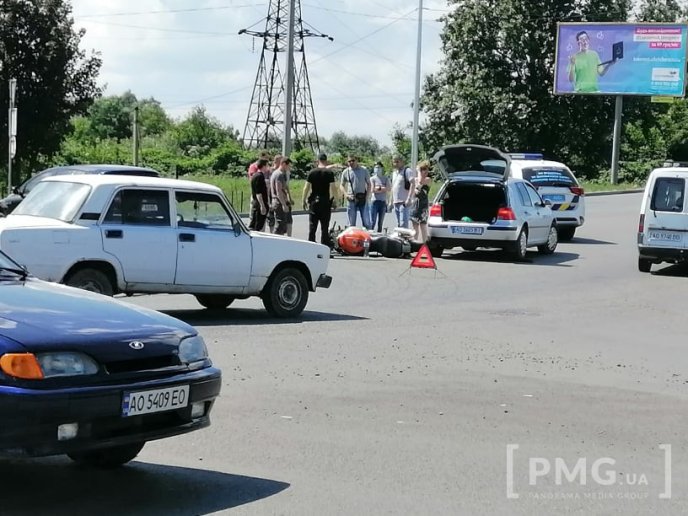 У Мукачеві сталась аварія: рух ускладнено – 04