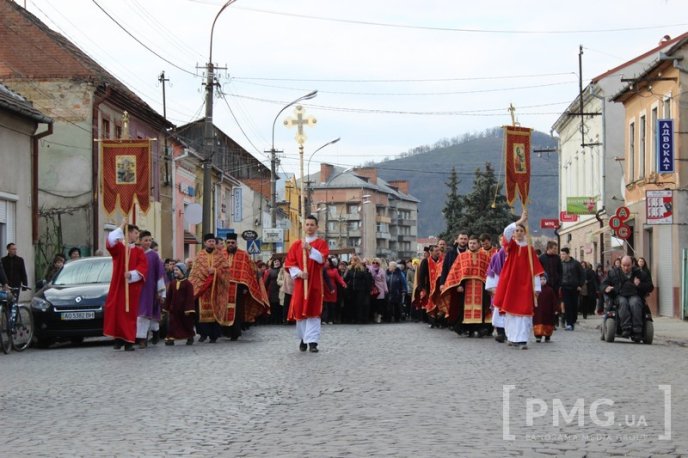 Вулицями Мукачева пройшла Хресна Хода – 01