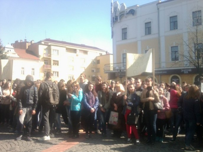 Сесія Мукачівської міської ради проходить під вигуки "Ганьба" та "Депутати для народу" – 01