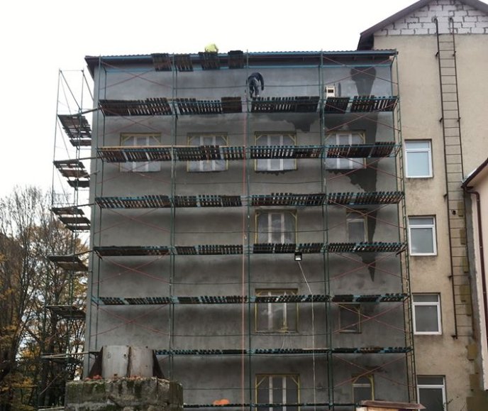 В Мукачеві триває реконструкція поліклініки – 01