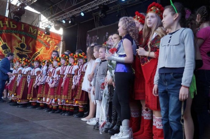 У Мукачево завітали відома співачка та хореограф – 12