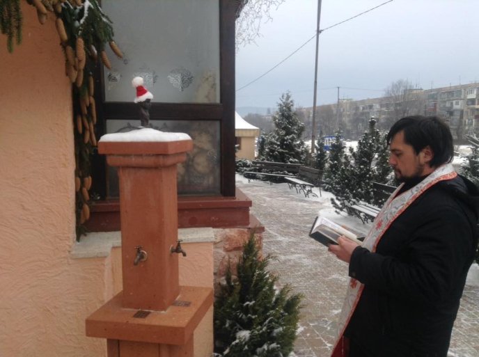 В Ужгороді освятили нові міні-скульптурки міста – 05