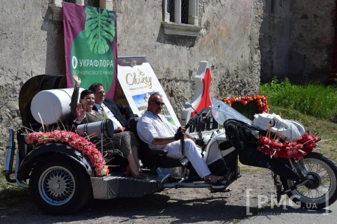 У Чинадієві стартував квітковий фестиваль "Кохання в Сент-Міклош" – 02