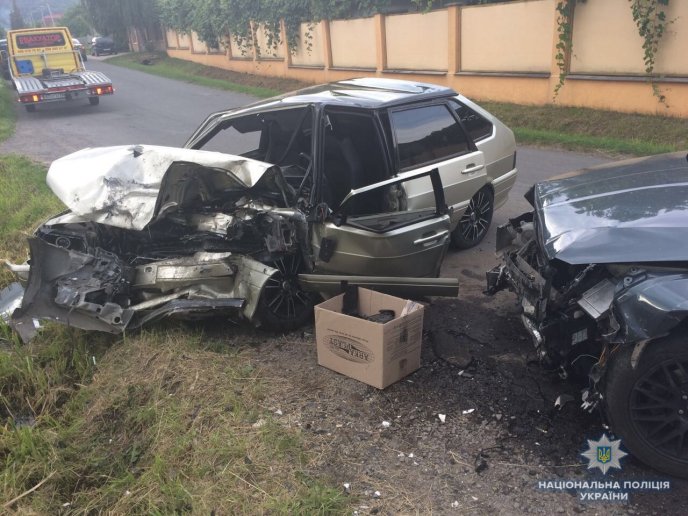 Жахлива аварія у Чинадієві: один із водіїв у реанімації, постраждала також 4-річна дитина – 01