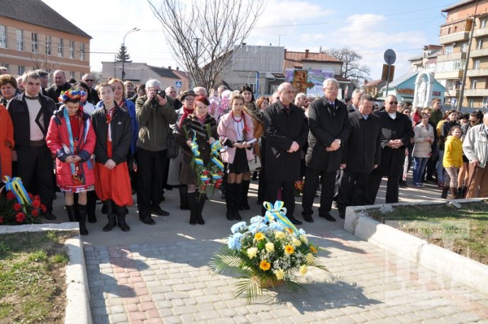 У день 200-річчя від дня народження Тараса Шевченка, мукачівці вшановували його пам’ять (ФОТО) – 09