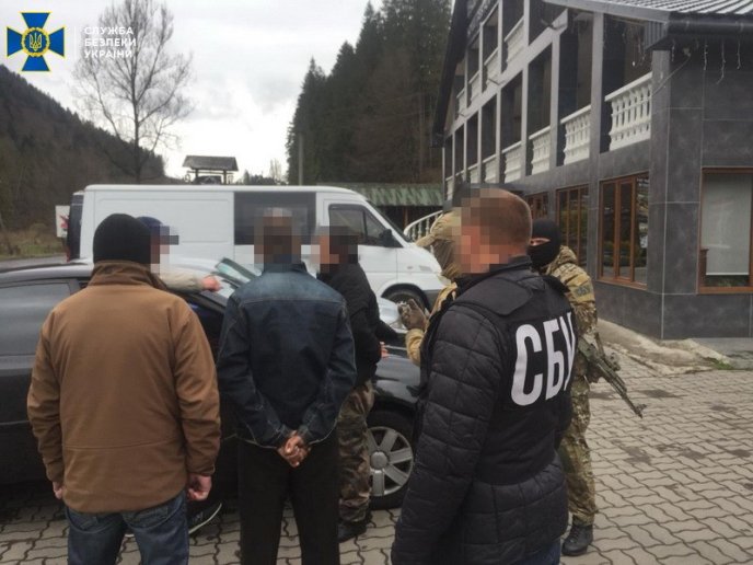 Спецоперація СБУ на Закарпатті: відомо, кого затримали – 02