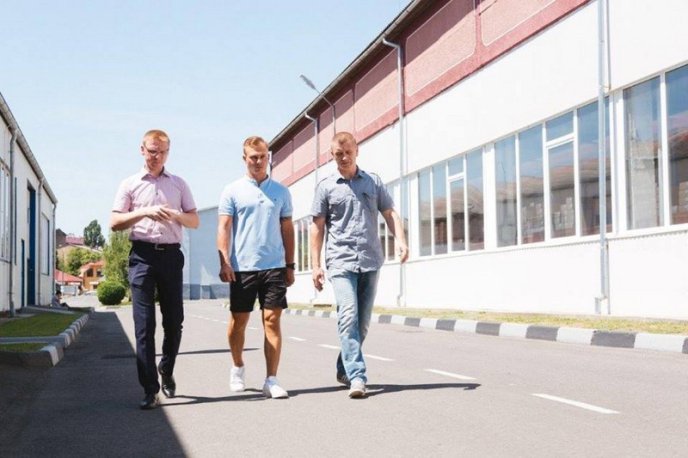 Одне з підприємств Мукачева відвідав олімпійський чемпіон – 02