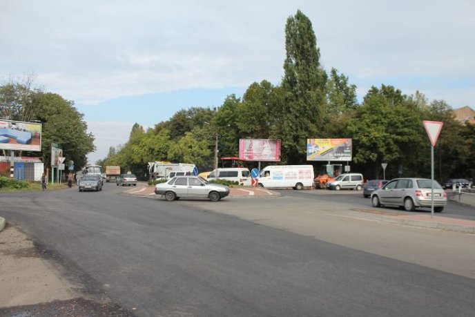 У Мукачеві ремонтують перехрестя біля "ГІДу" – 03