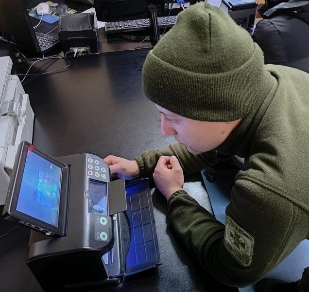 На кордоні затримали трьох чоловіків, які намагались потрапити в Угорщину – 01