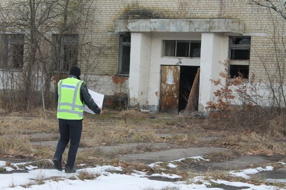 Розбійний напад на автозаправку, захоплення заручників та переговори зі злочинцями: поліцейські розповіли, що насправді відбувалося в Мукачеві – 05