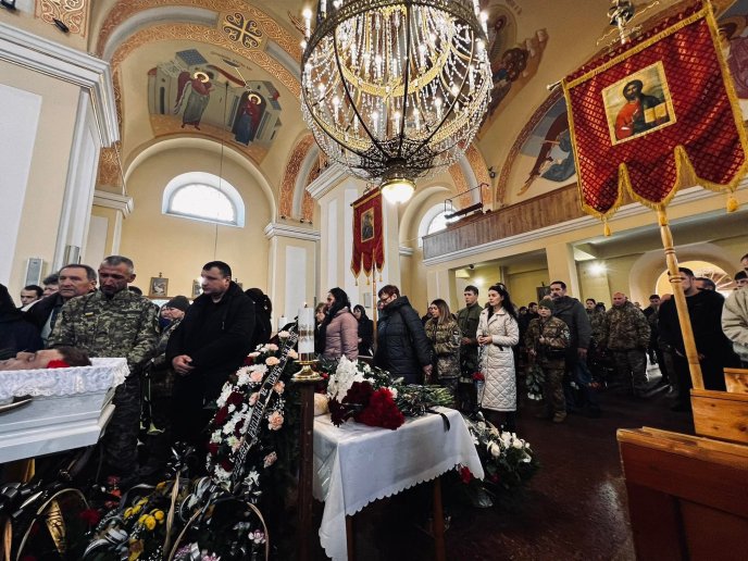 У Мукачеві поховали 21-річного воїна 128-ї бригади – 03