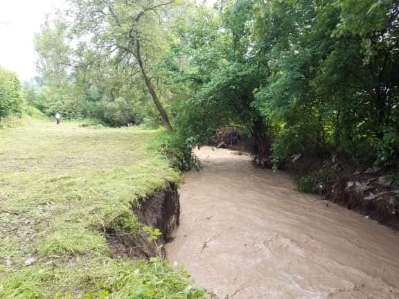 Зруйновано 4 мости, підтоплено 40 дворогосподарств: негода накоїла лиха у селі на Іршавщині – 15