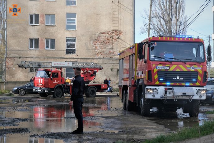 Пожежа в гуртожитку в Ужгороді: фото та подробиці від рятувальників – 02 Пожежа в гуртожитку в Ужгороді: фото та подробиці від рятувальників – 02