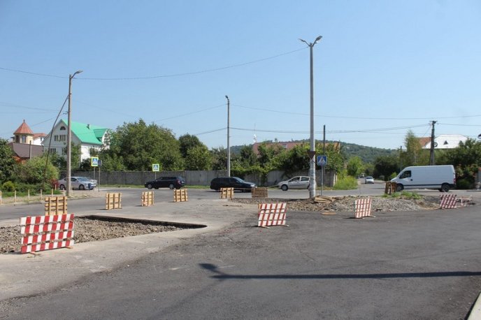 У Мукачеві облаштовують нове перехрестя – 14