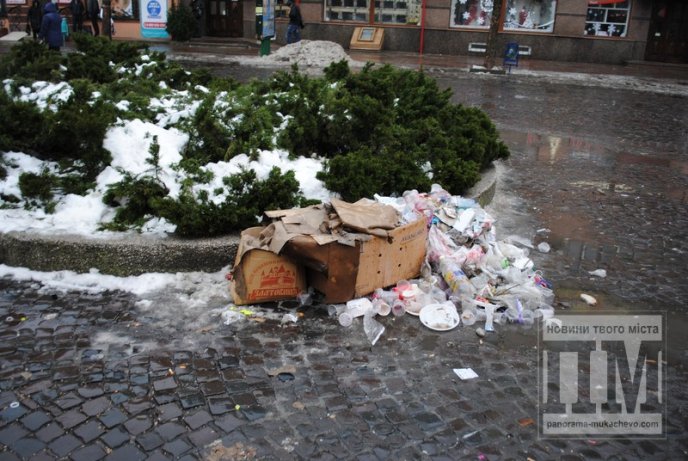 Після фестивалю “Червене вино” залишилось багато яскравих спогадів і … велика купа сміття (ФОТО) – 08 Після фестивалю “Червене вино” залишилось багато яскравих спогадів і … велика купа сміття (ФОТО) – 08