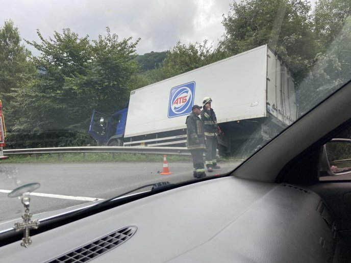 На Закарпатті трапилась страхітлива аварія: шокуючі фото з місця події – 05