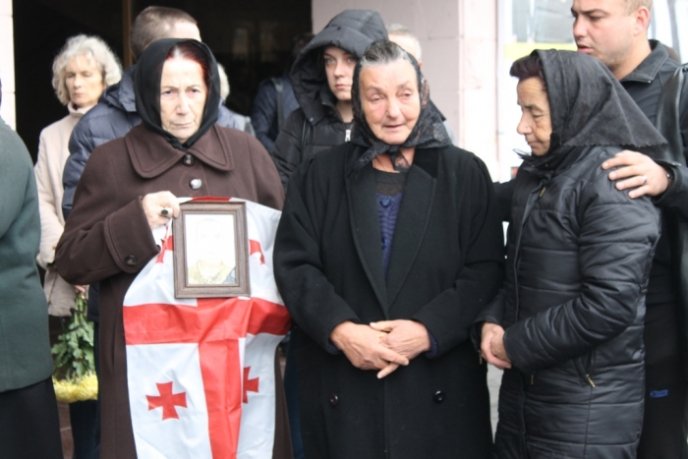 Ужгородці прощаються із загиблим бійцем 128-ої бригади Давидом Гамсахурдією – 01