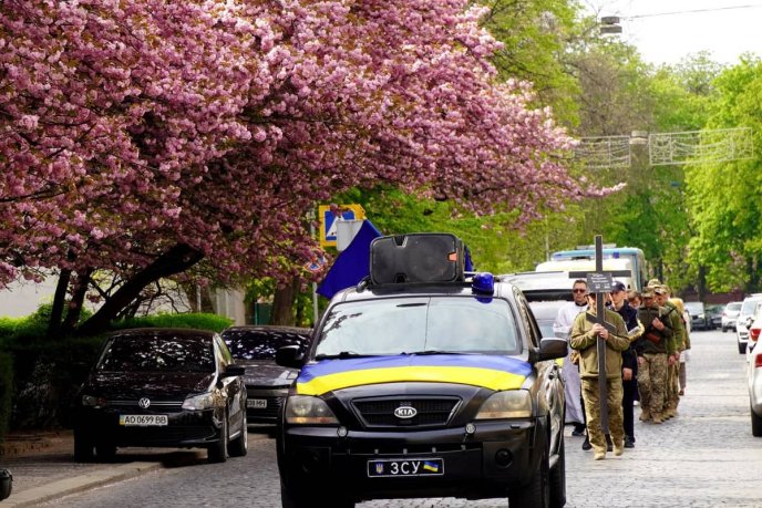 Область попрощалась із загиблим захисником, який довгий час вважався зниклим безвісти – 02
