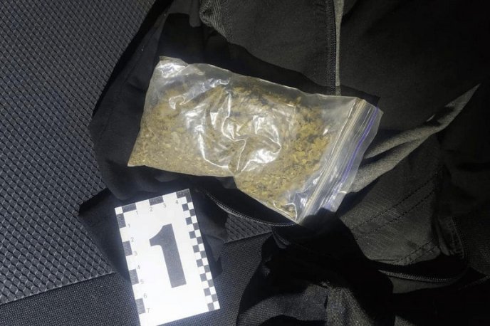 Поліція викрила двох водіїв, які хотіли ввезти на територію одного з районів наркотичні речовини – 03