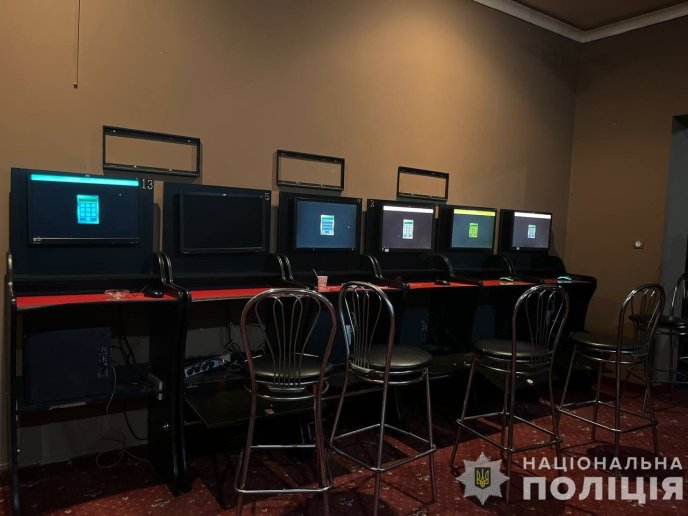 Заклади замаскували під кафе і спортивні бари: що коїлось в Ужгороді та в Мукачеві – 04