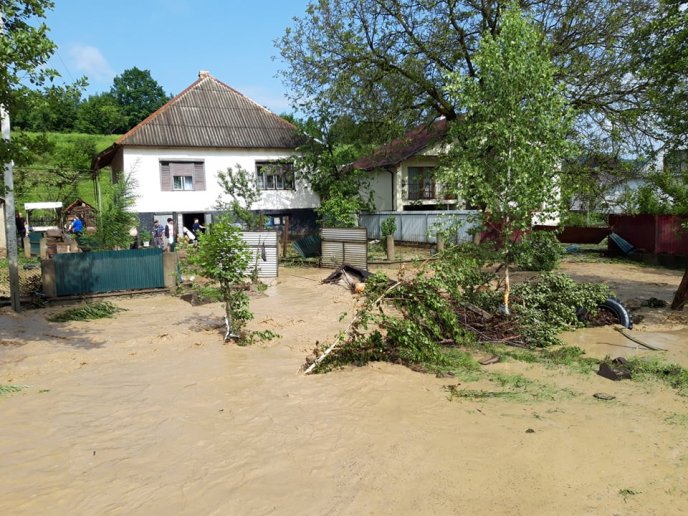 Зруйновано 4 мости, підтоплено 40 дворогосподарств: негода накоїла лиха у селі на Іршавщині – 17