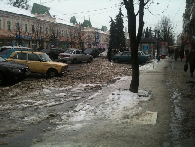 Мукачівці та їх автомобілі потопають у сніговій каші (ФОТОРЕПОРТАЖ) – 01 Мукачівці та їх автомобілі потопають у сніговій каші (ФОТОРЕПОРТАЖ) – 01