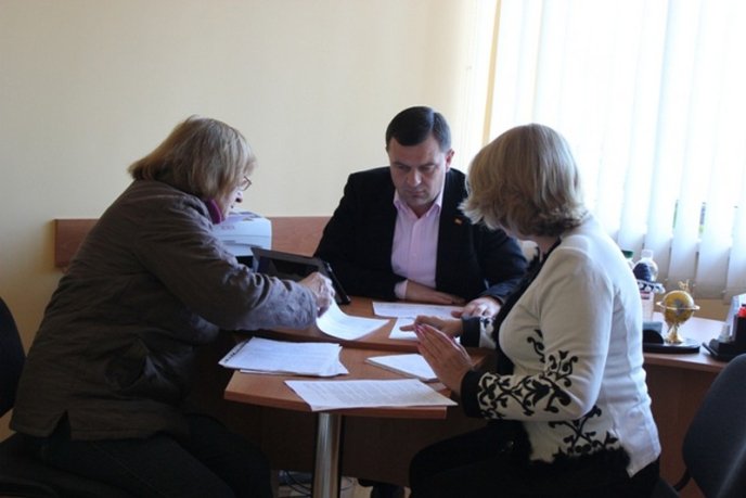 Мукачівці звернулися до народного депутата Валерія Пацкана зі своїми проблемами (ФОТО) – 06 Мукачівці звернулися до народного депутата Валерія Пацкана зі своїми проблемами (ФОТО) – 06
