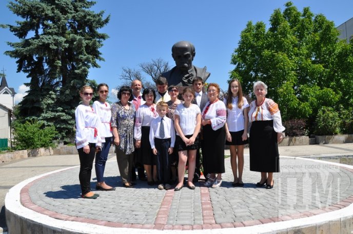 У Мукачеві відбулася панахида, приурочена річниці перепоховання Тараса Шевченка (ФОТО) – 35