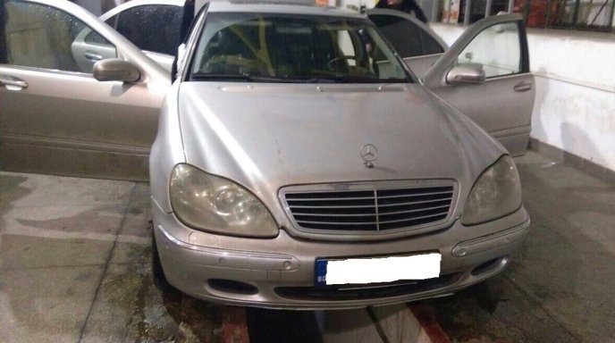 На КПП "Тиса" затримали іномарку "Mercedes", у якій виявили 700 пачок цигарок – 01 На КПП "Тиса" затримали іномарку "Mercedes", у якій виявили 700 пачок цигарок – 01