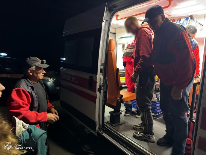 Мама з сином зникли у лісі: в області рятували заблукалих і травмованих – 04