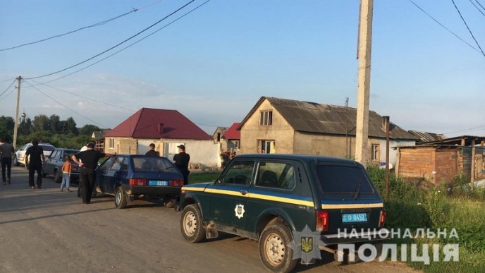 У ромському поселенні на Мукачівщині знайшли чимало крадених речей: опубліковано фото – 01