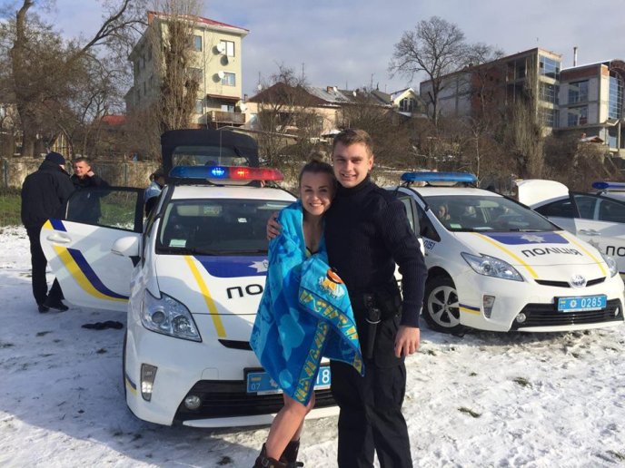 Патрульні поліцейські занурились у холодний Уж – 09