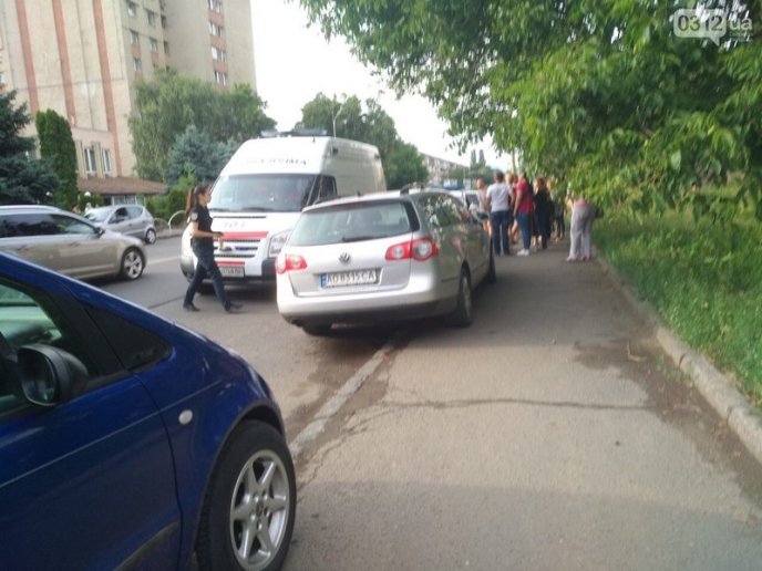 В Ужгороді з вікна 6 поверху впала дитина, – ЗМІ – 07