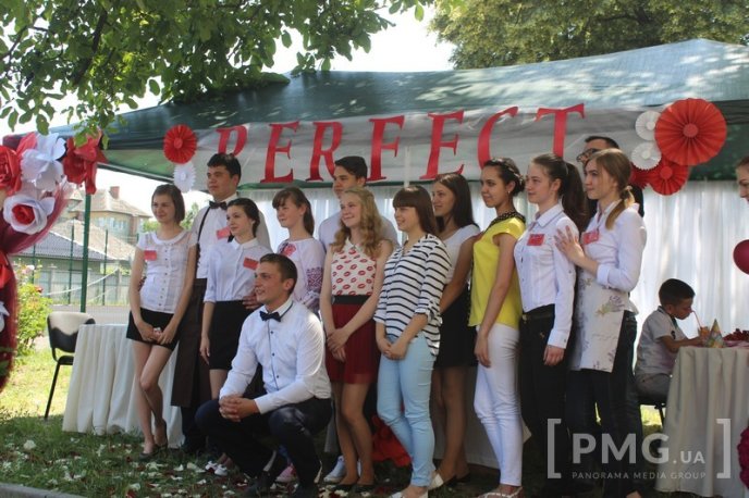 Студенти Мукачівського торговельно-економічного коледжу показали як правильно працювати в ресторанах – 23