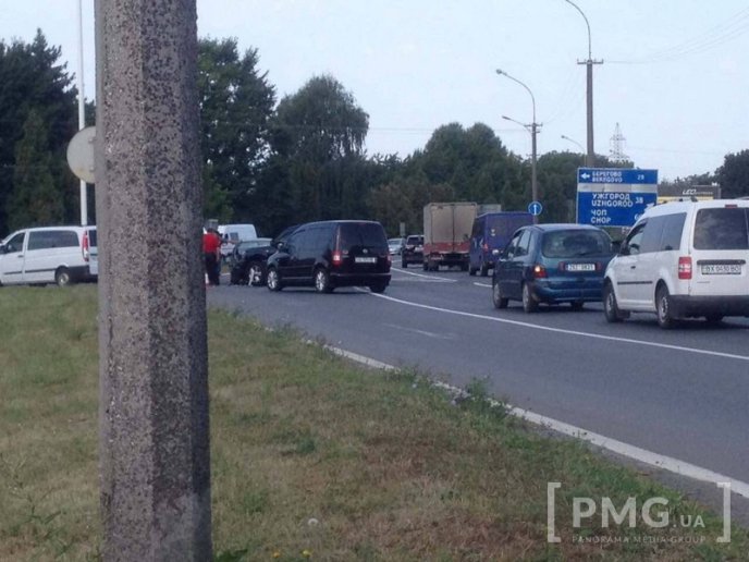 Біля поста ДАІ у Мукачеві сталась ДТП: зіткнулись два автомобілі – 08