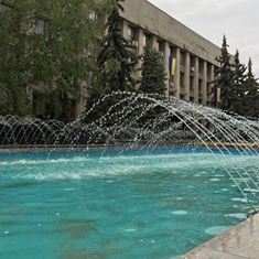 На площі Поштовій в Ужгороді запустили головний фонтан міста – 01