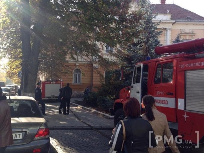 Попередньою причиною пожежі у Мукачівському міськвідділі міліції є коротке замикання – 03