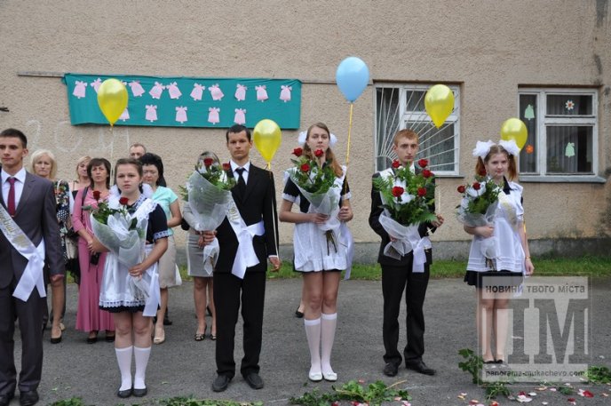 Свято "Останнього дзвоника" зібрало у Мукачівській ЗОШ №7 багато гостей (ФОТОРЕПОРТАЖ) – 15