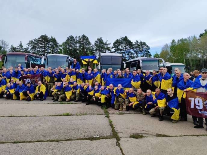 З російського полону звільнили 5 захисників із Закарпаття – 04 Серед звільнених із полону захисників є 5 закарпатців