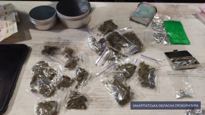 Суд обрав запобіжний захід дівчині, яка продавала наркотики в кафе – 02