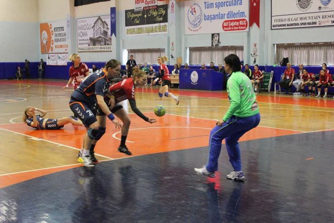 Гандболістки з Ужгорода вдруге поступились суперницям з Туреччини – 11