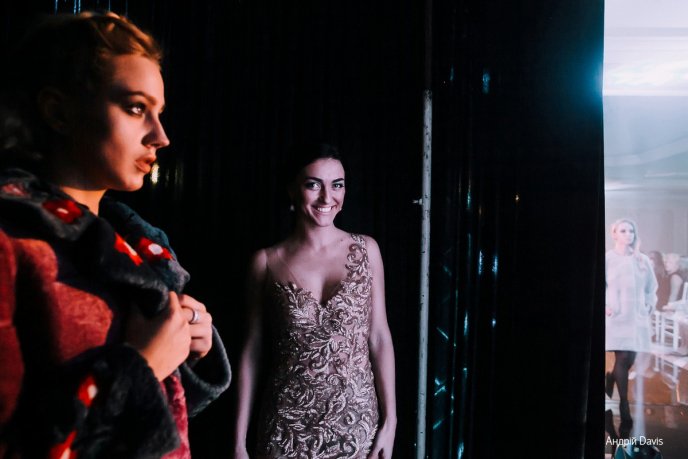 Мода заради життя: на Закарпатті відбувся ІІІ-й благодійний показ мод дизайнерки Роксолани Новак – 146